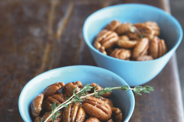 Willis Thyme Toasted Pecans promotional advertising picture