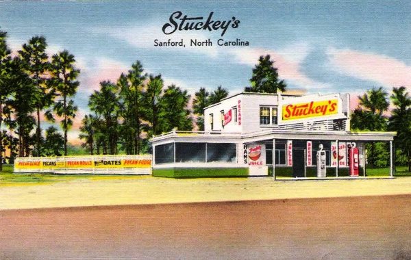 An image of a linen Stuckeys postcard pf an old Stuckey's store