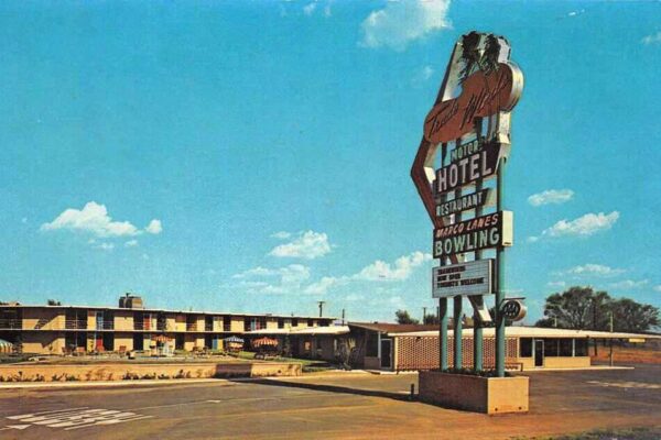 Picture postcard of the Trade Winds Motel and sign in Clinton, Oklahoma circa 1960s.