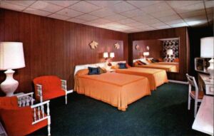 Photo postcard of one of the rooms in the Continental Inn circa 1970s.