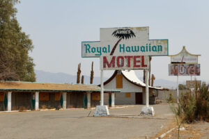 Picture of abandoned Arne's Royal Hawaiian Motel, today.