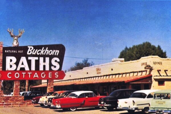 Postcard image of Buckhorn Baths Motel with period cars circa1950.